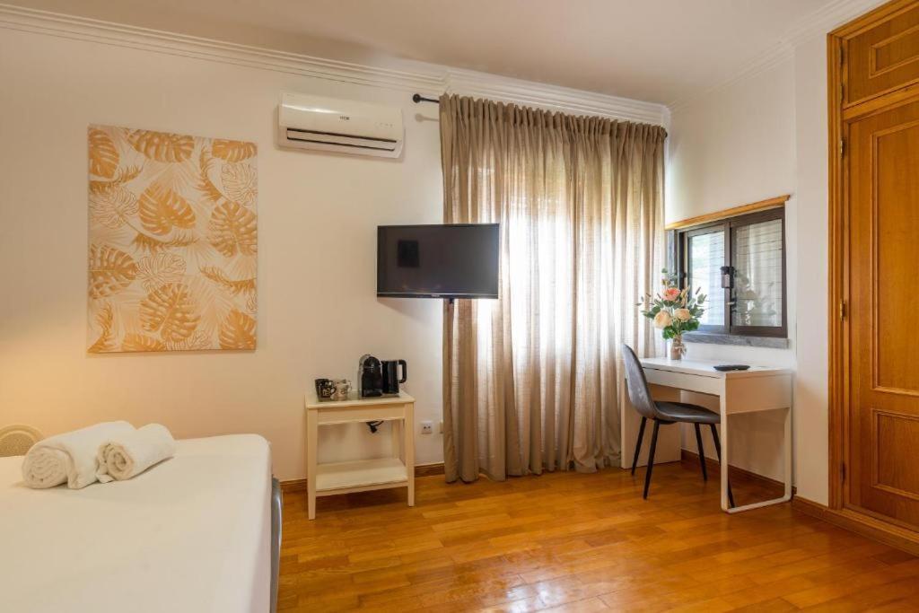 Kubata Hill Hotel Parede Bagian luar foto